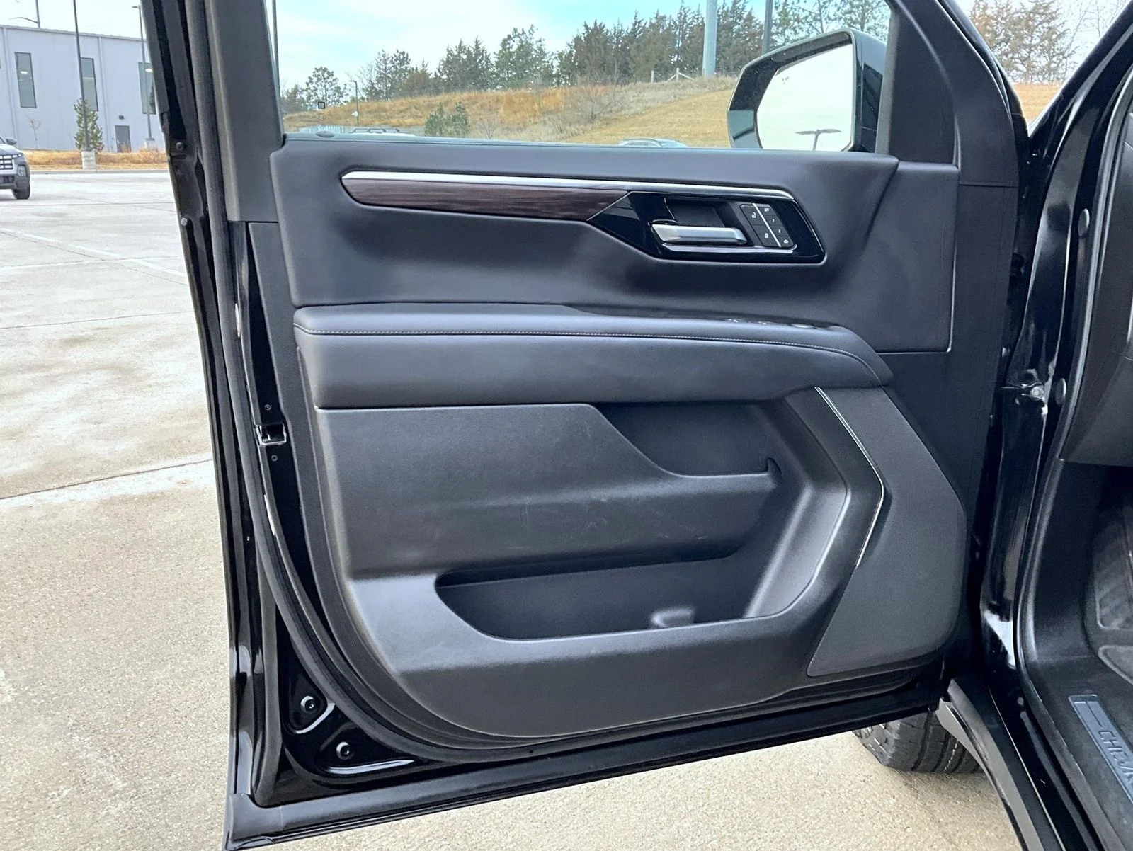 Used 2025 Black Chevrolet Z71 image 9