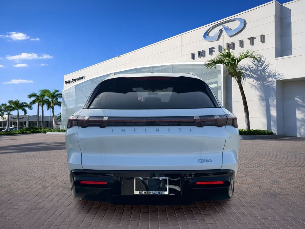 New 2027 RADIANT WHITE INFINITI Luxe AWD image 6