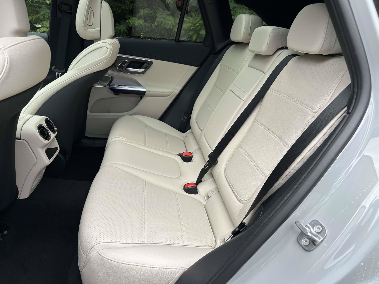 New 2027 MANUFAKTUR Alpine Grey Mercedes-Benz GLC 300 SUV image 37