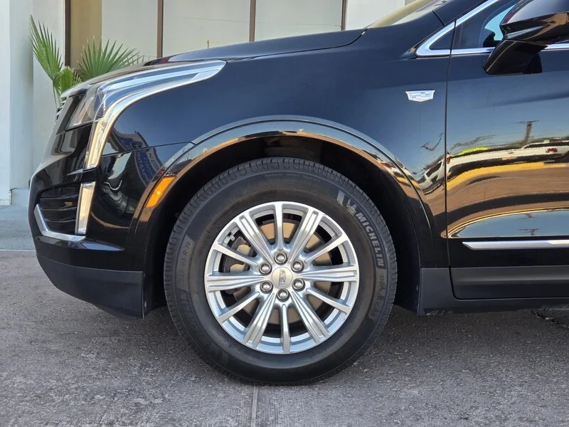 Used 2018 Stellar Black Metallic Cadillac FWD image 6