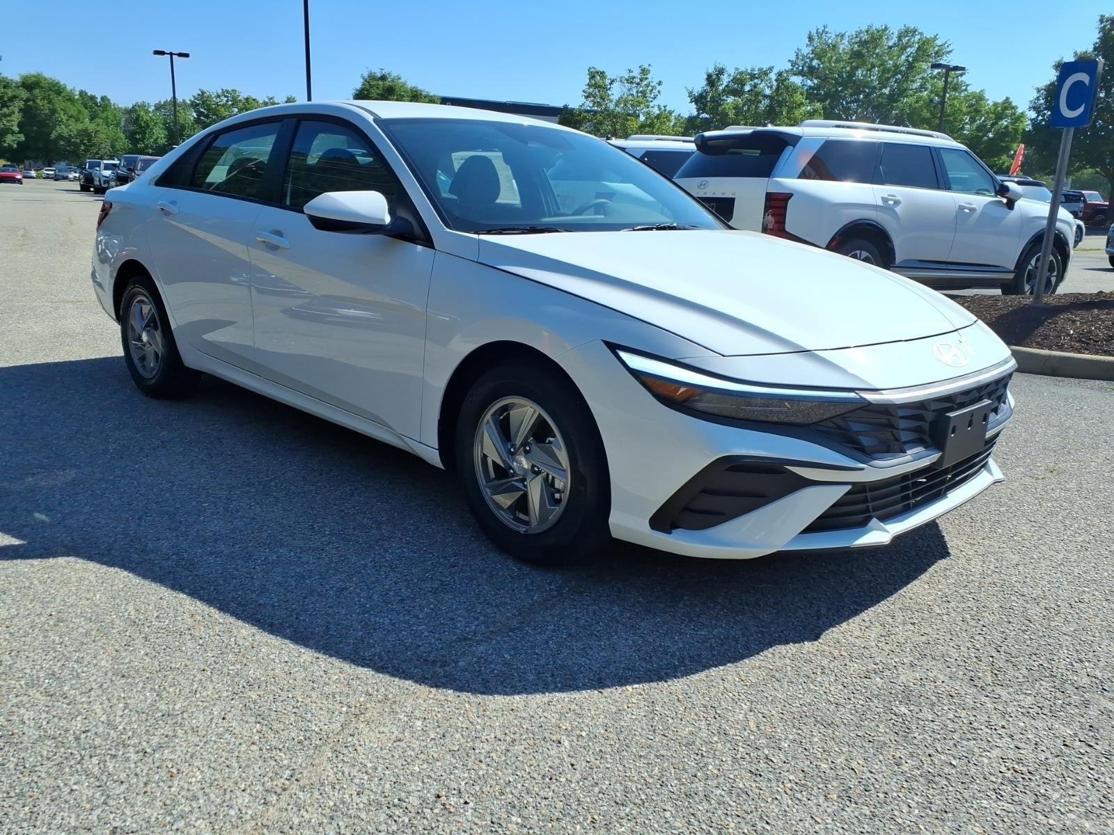 New 2026 WHITE HYUNDAI SE image 4