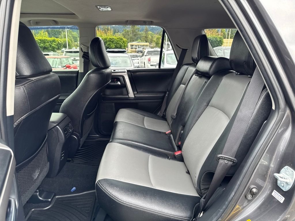 Used 2016 Magnetic Gray Metallic Toyota SR5 Premium image 7