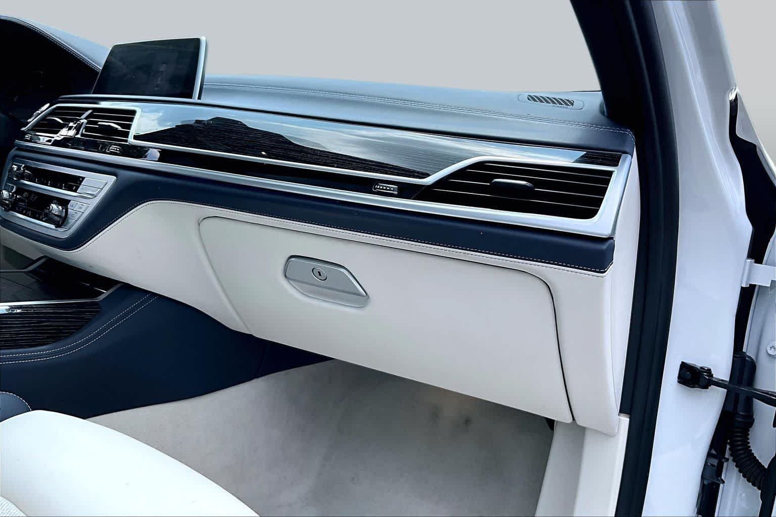 2022 BMW 7 Series 750i - Photo 18