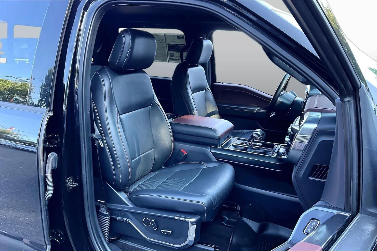 Used 2022 Agate Black Ford LARIAT image 8