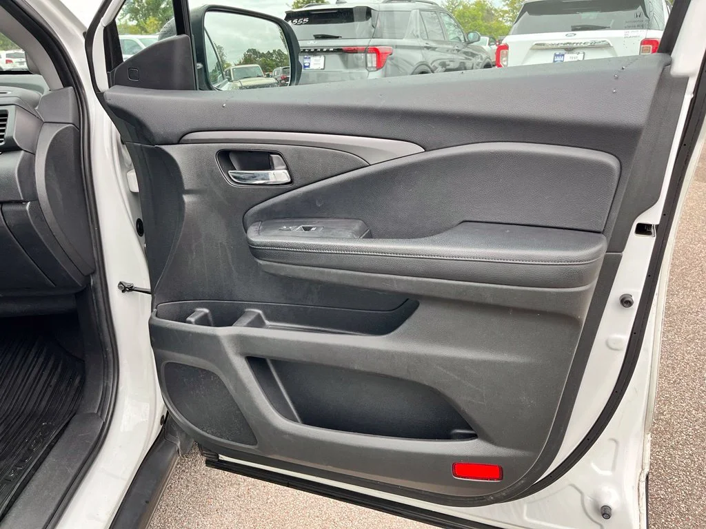 Used 2020 White Honda EX-L image 12