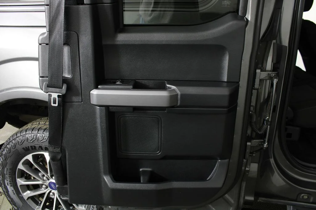 Used 2018 Gray Ford XLT image 9