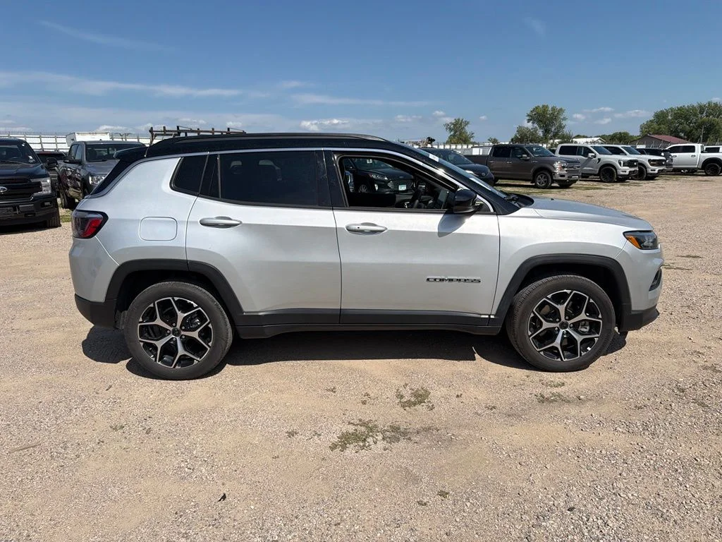Used 2025 Silver Jeep Limited image 1
