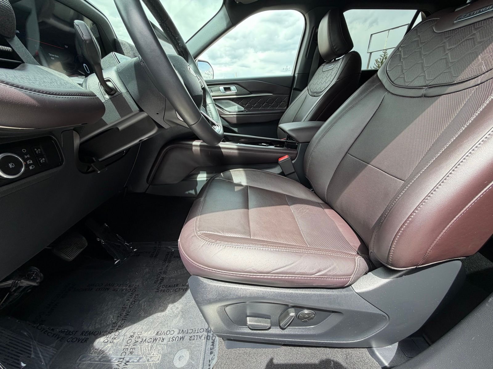 Used 2025 Gray Metallic Ford Platinum image 11