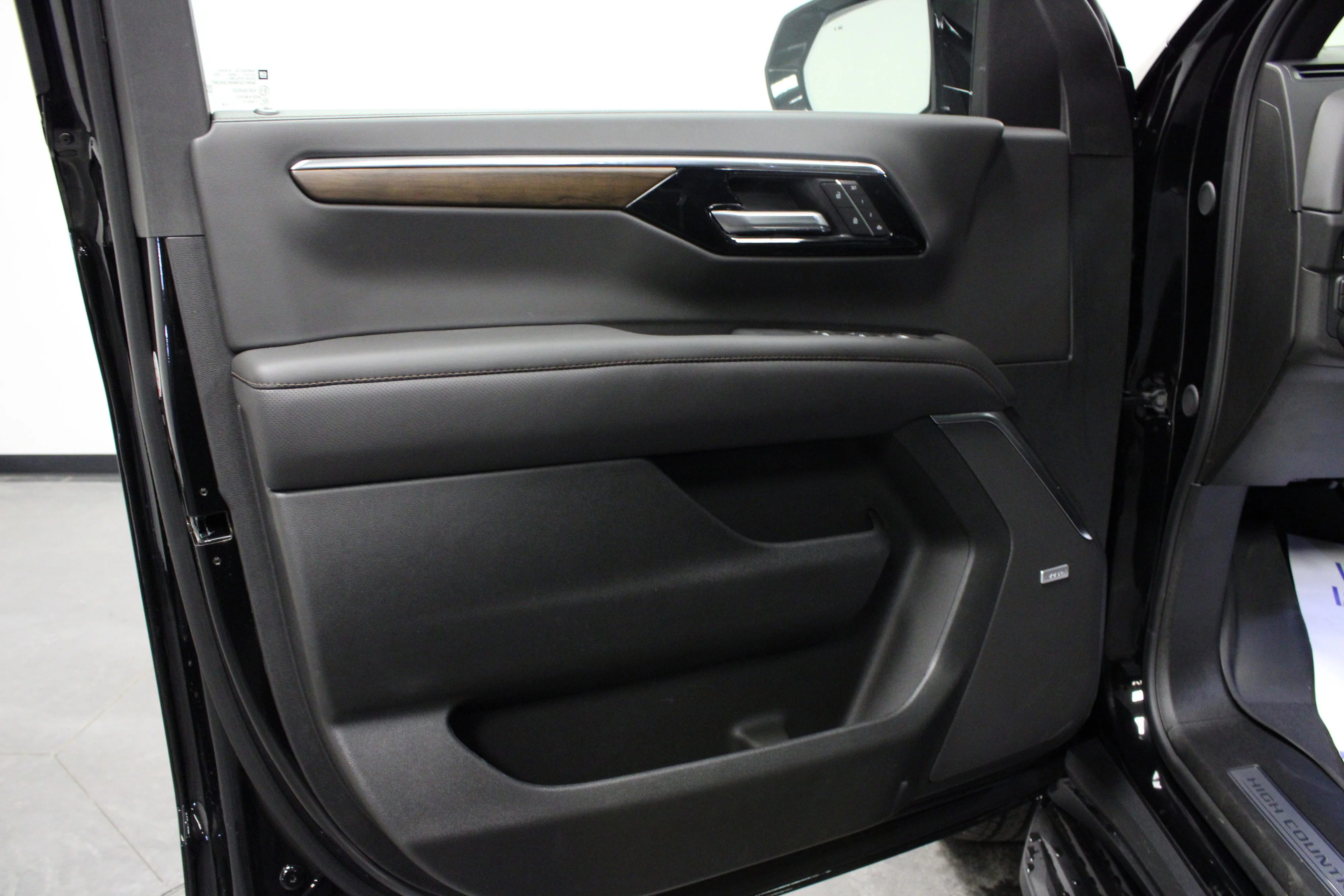 2026 Chevrolet Suburban High Country - Photo 11