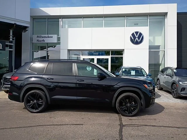 2023 Volkswagen Atlas 3.6L SEL R-Line Black 4MOTION's photo