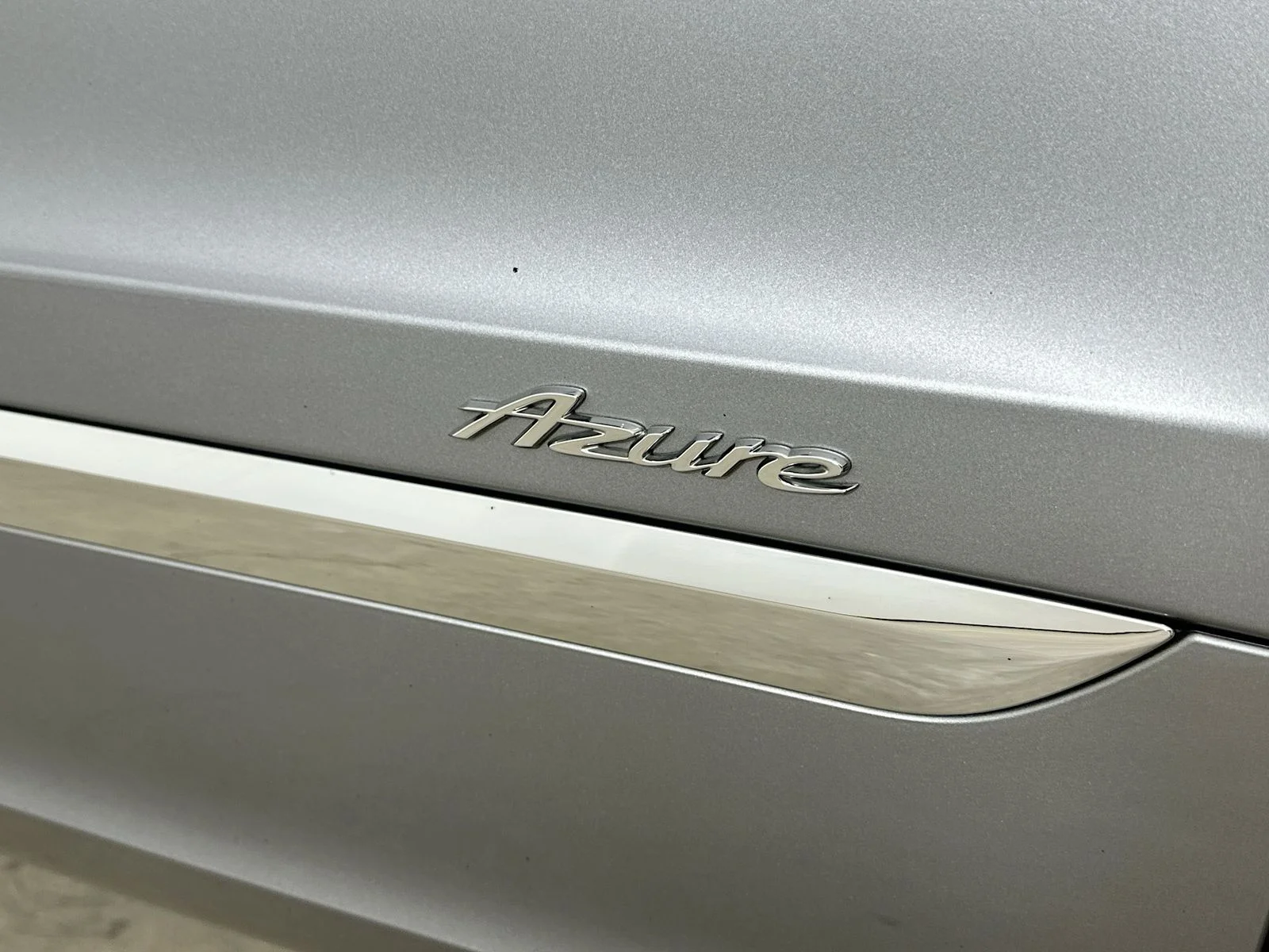 Used 2023 Silver Bentley  image 12