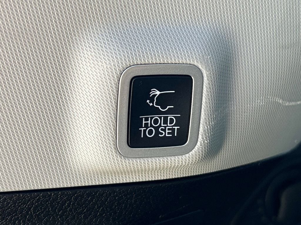 Used 2023 White Jeep Limited image 12