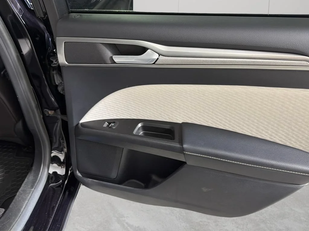 Used 2019  Ford SE image 32