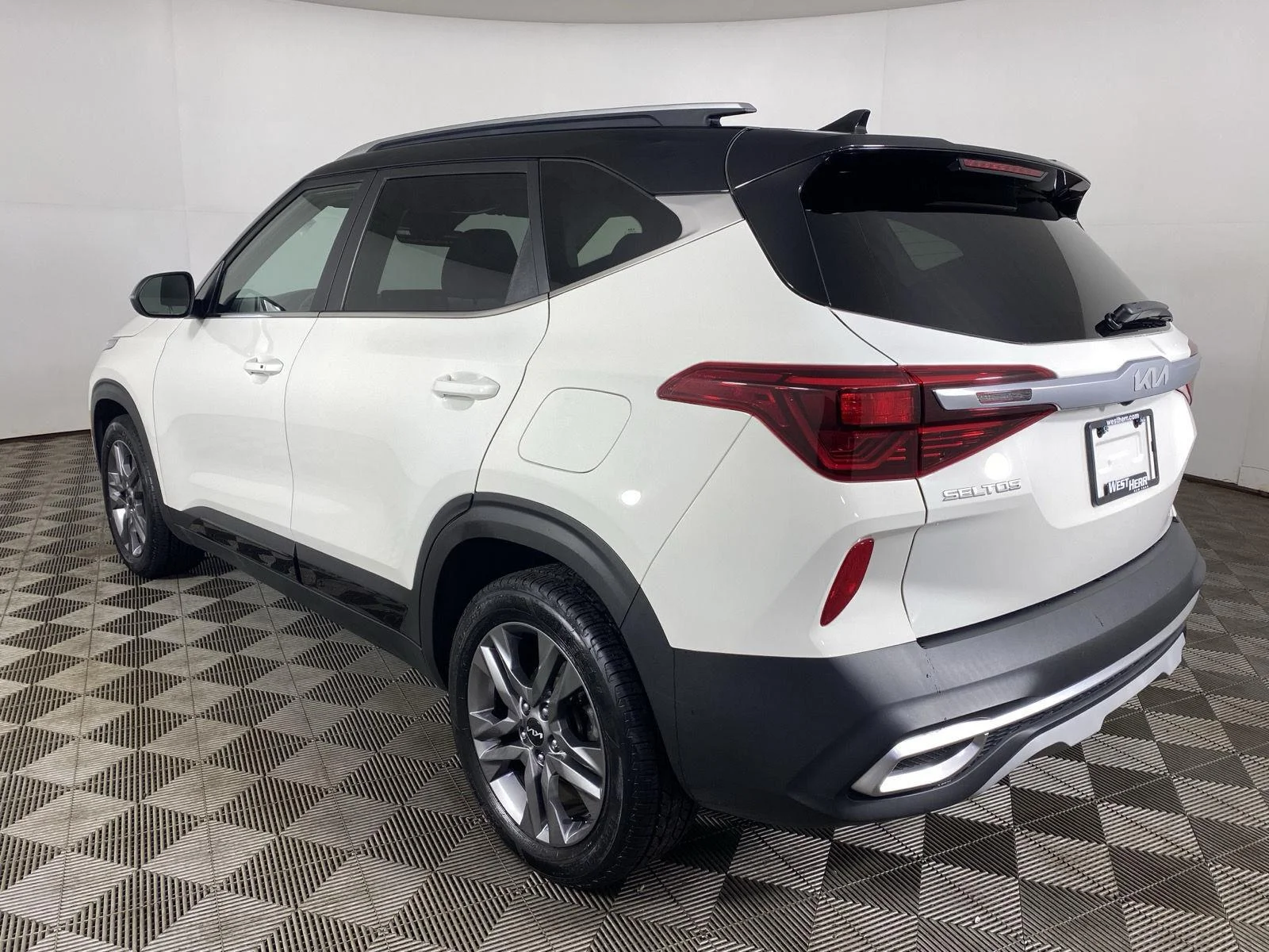 Used 2022 Clear White/Black Roof Kia S image 5