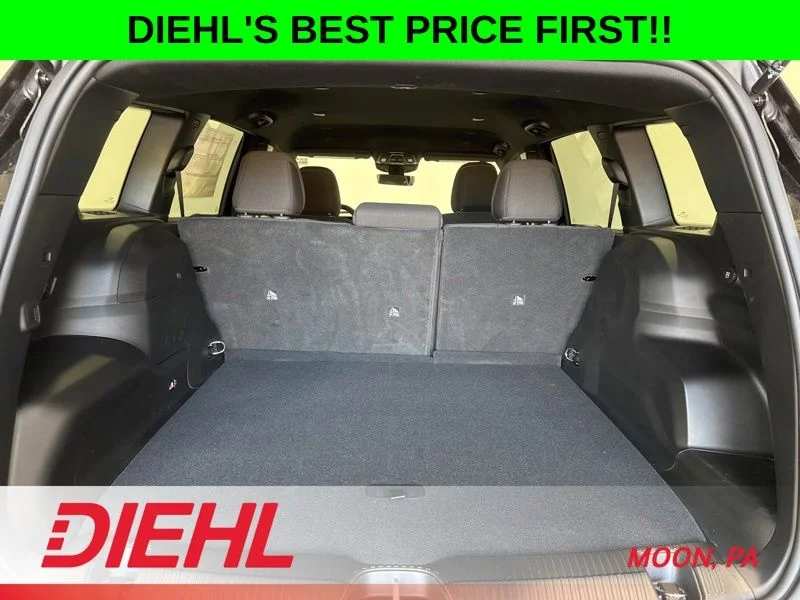 New 2026 Diamond Black Crystal Pearlcoat Jeep Laredo image 9