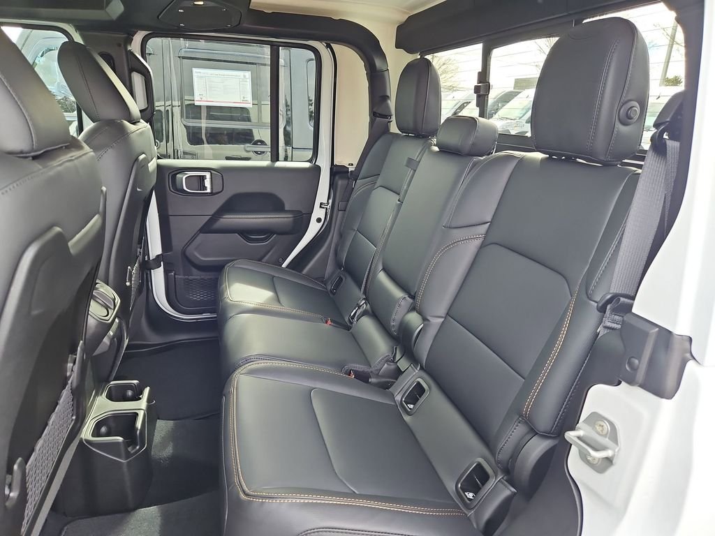 New 2026 Bright White Clear-Coat Exterior Paint Jeep Sahara image 23