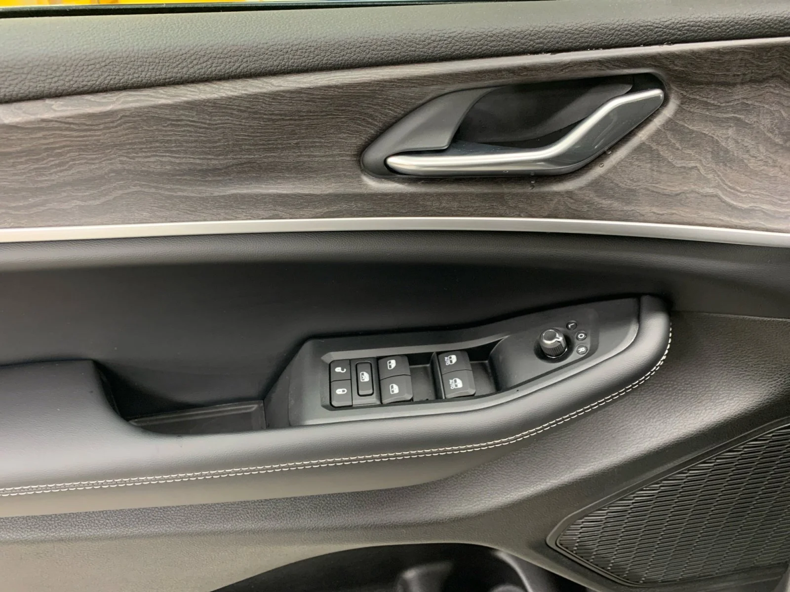 New 2026 Baltic Grey Metallic Jeep Altitude image 11