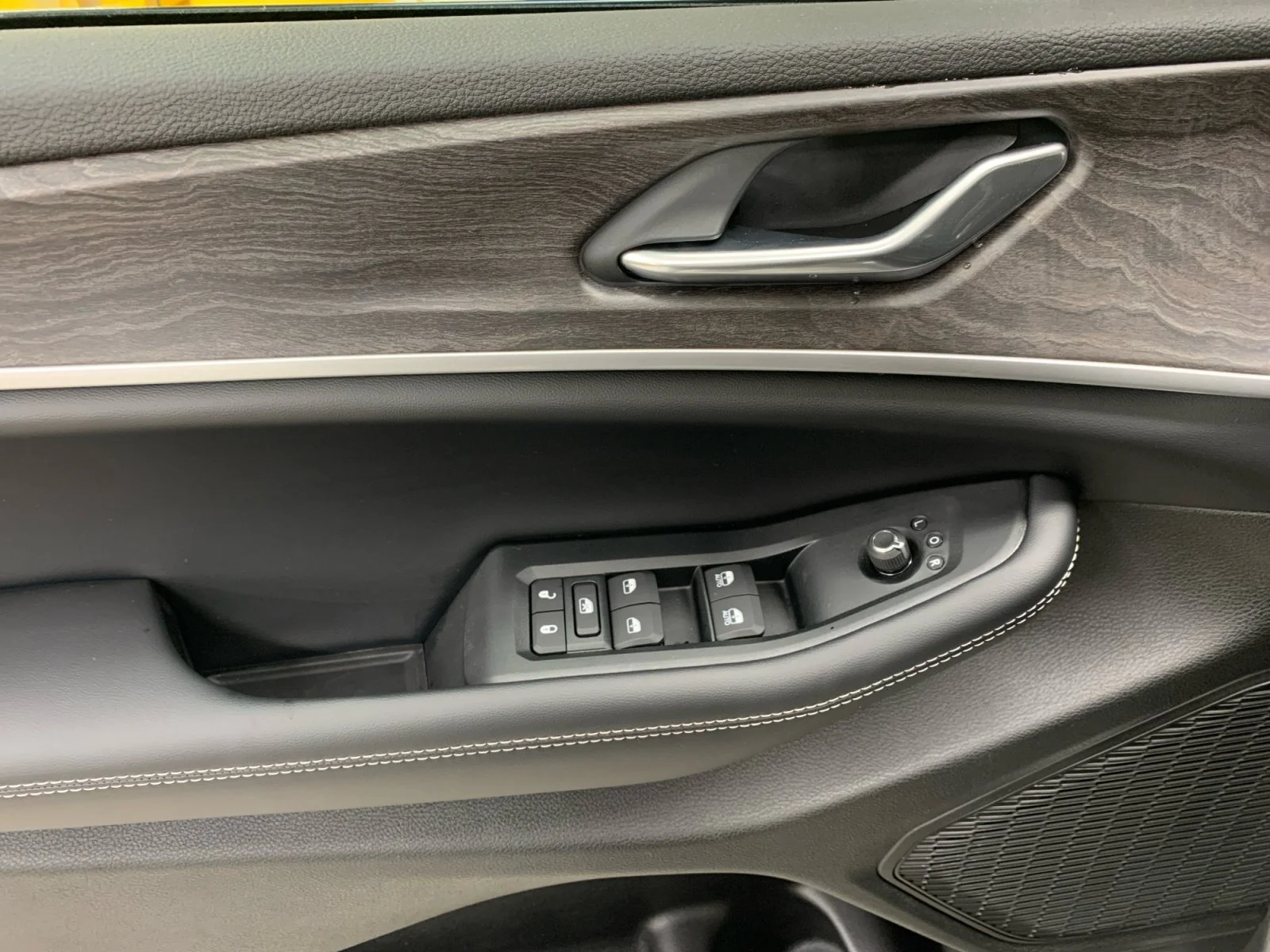 New 2026 Baltic Grey Metallic Jeep Altitude image 11
