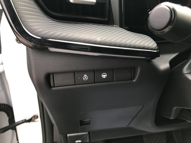 Used 2025 Aspen White Tricoat Nissan SR image 13