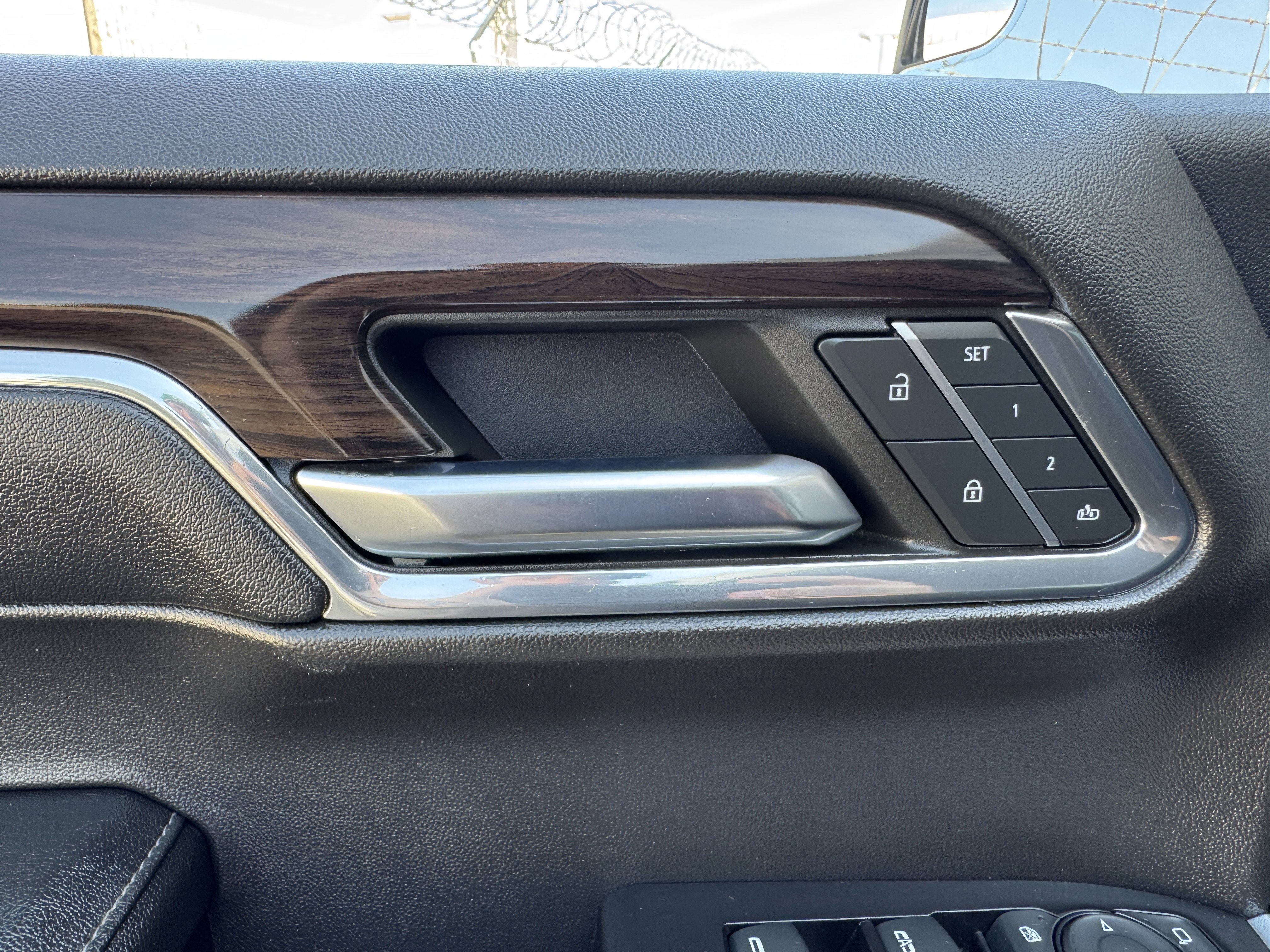 2024 GMC Sierra 1500 SLT - Photo 11