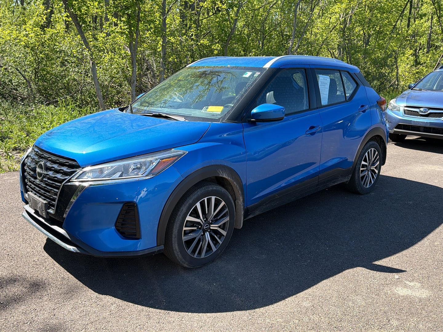 Used 2022 Electric Blue Metallic Nissan SV image 5