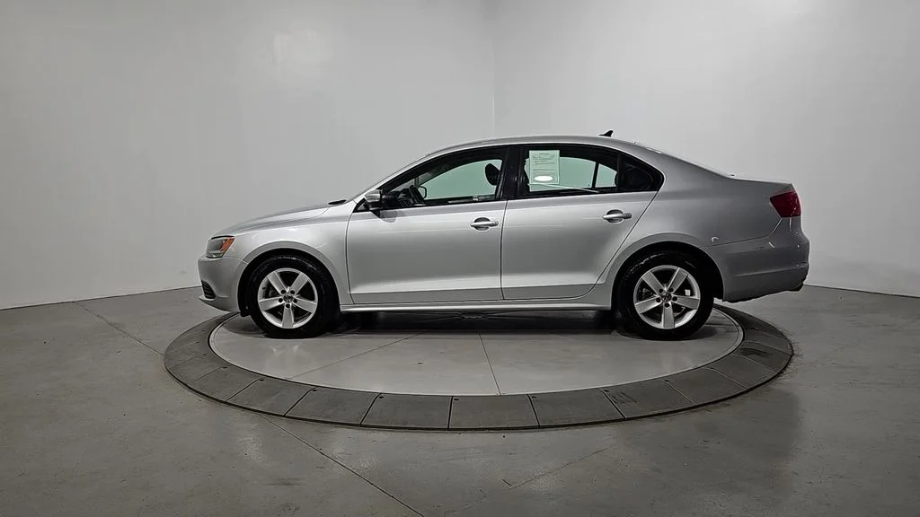 Used 2012 Silver Volkswagen TDI image 2