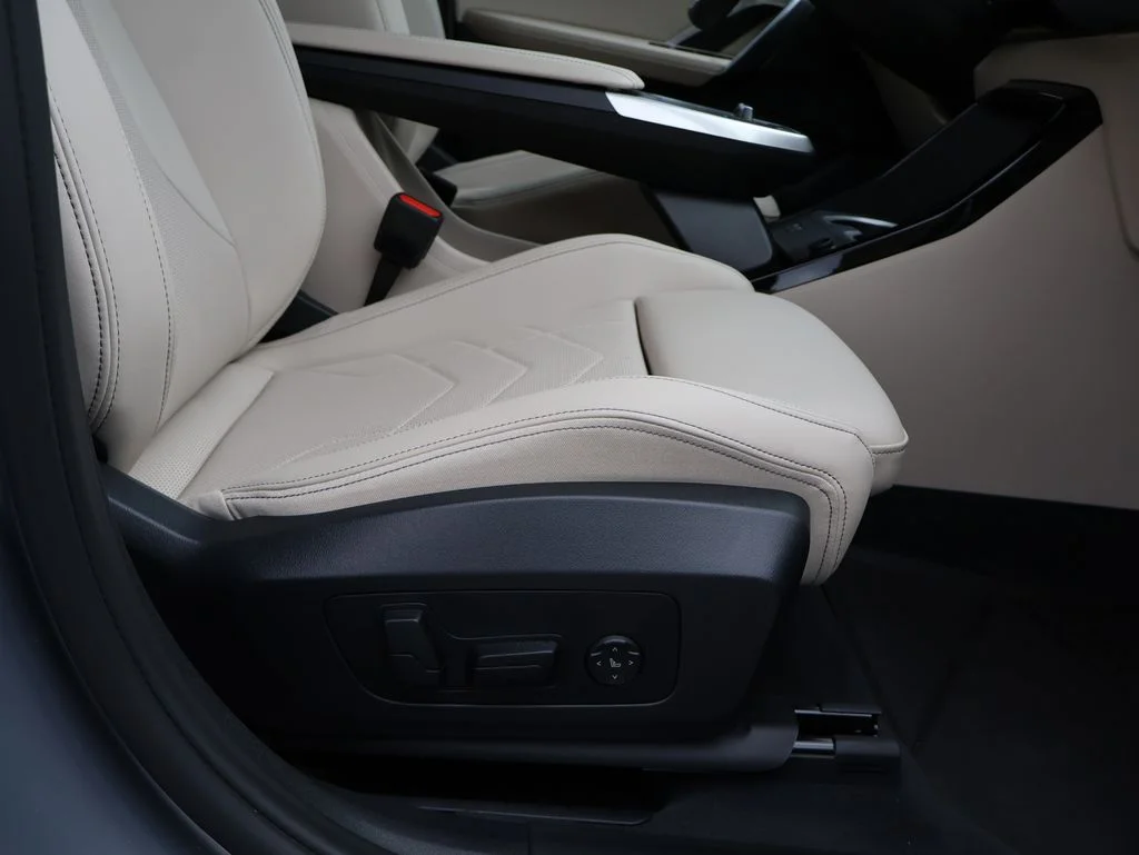 Used 2025 Gray BMW xDrive28i image 13