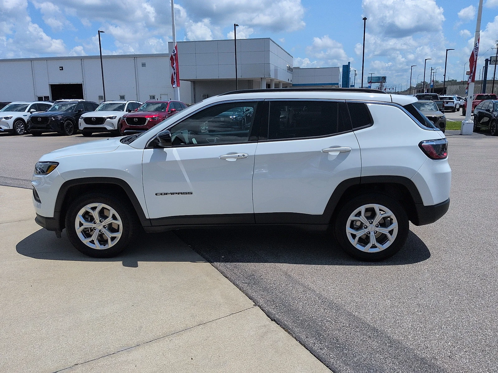 Used 2024 Bright White Clearcoat Jeep Latitude image 4