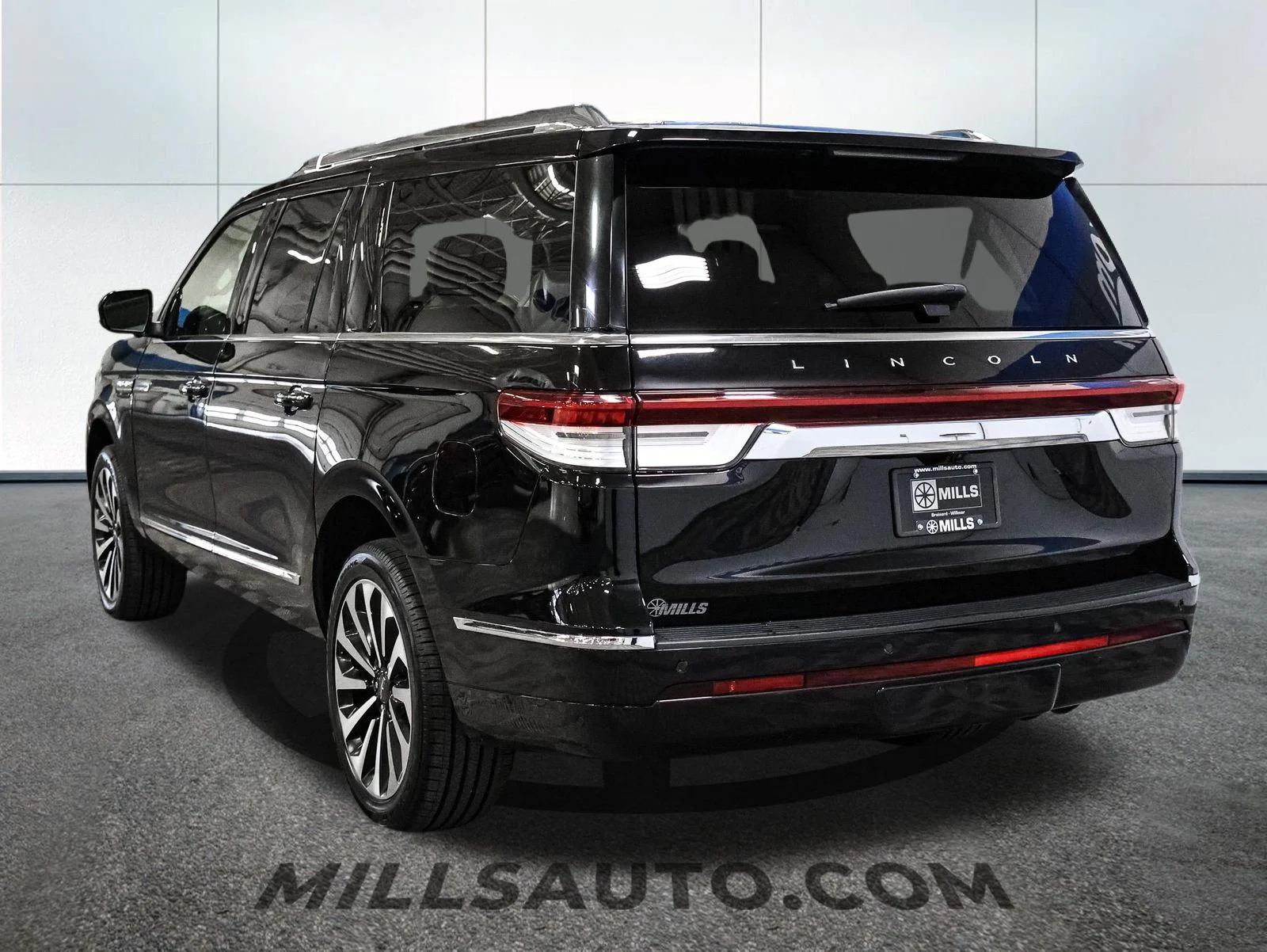 Used 2022 Black Lincoln Reserve image 5