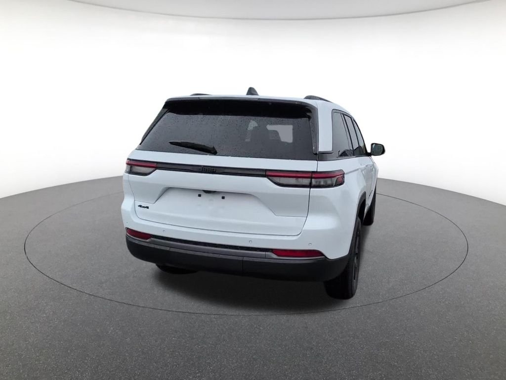 New 2026 Bright White Clear-Coat Exterior Paint Jeep Laredo image 8