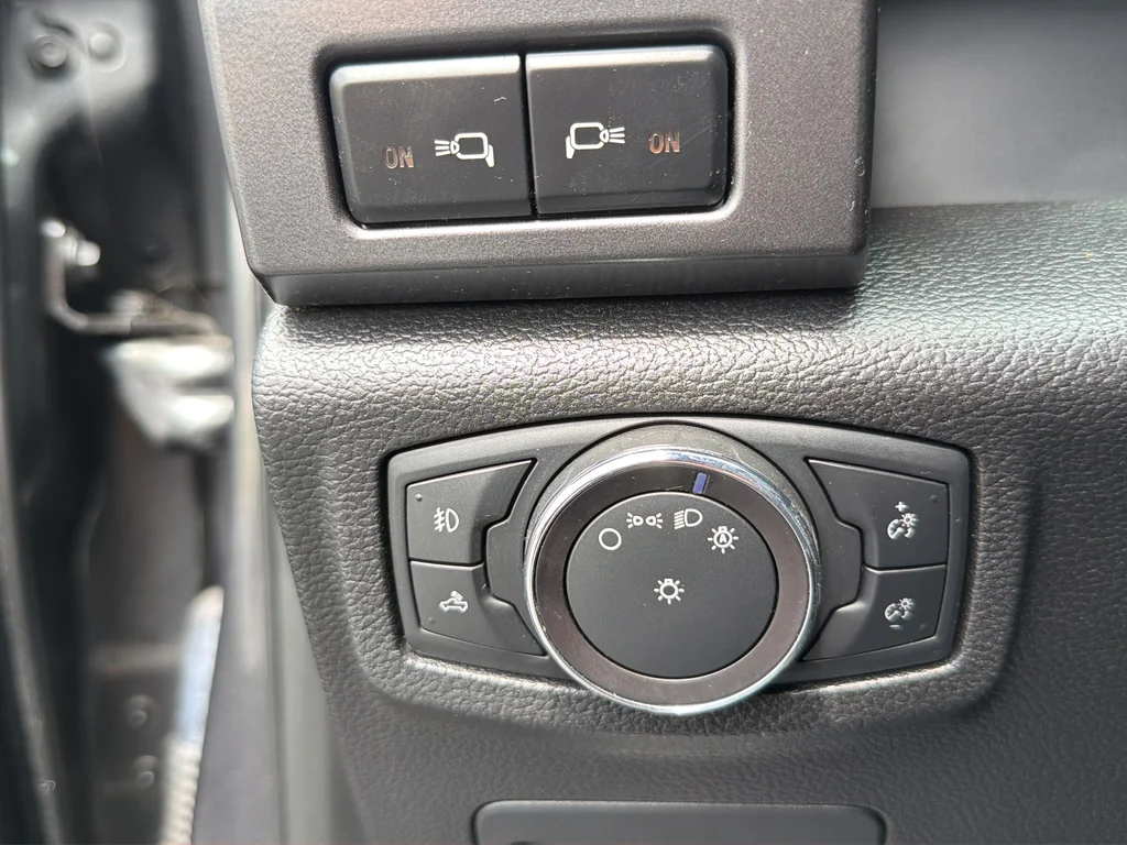 Used 2018 Gray Ford XLT image 43