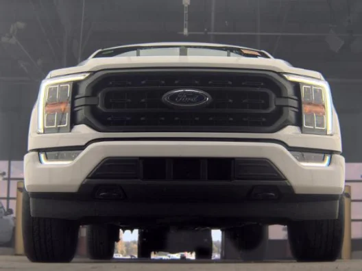 Used 2023 Oxford White Ford XLT image 3