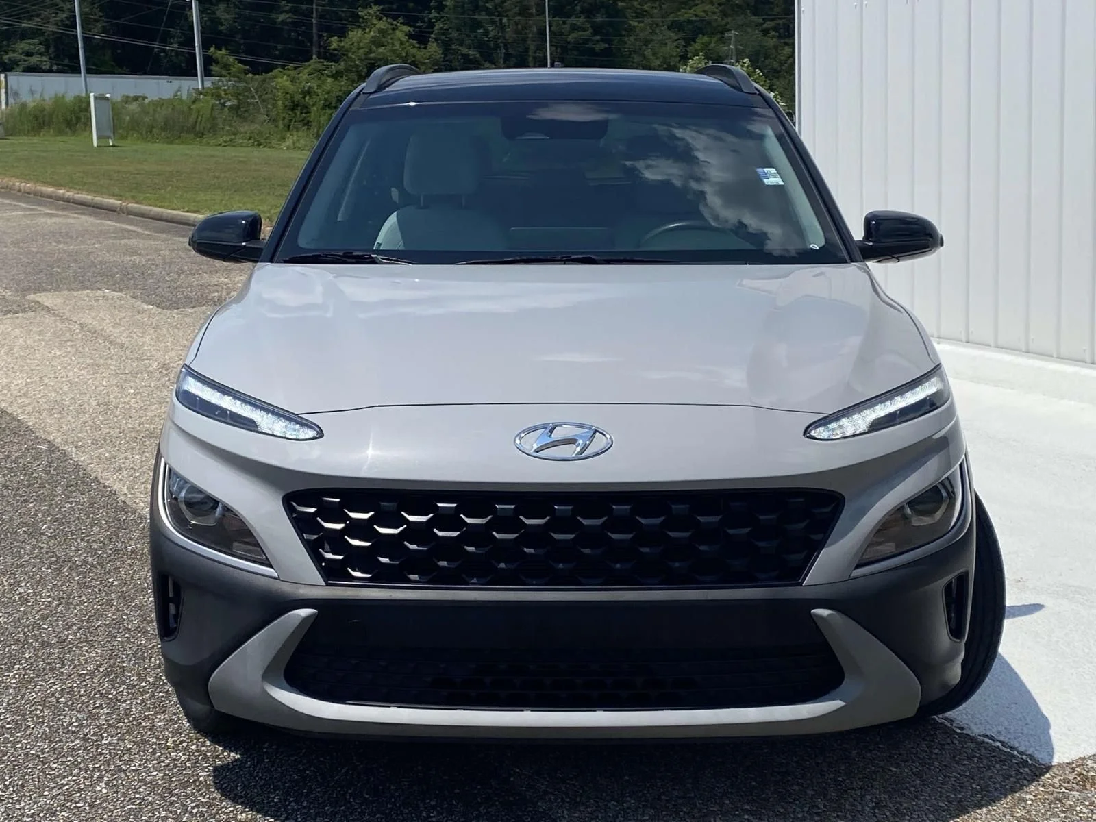 Used 2023 Silver Hyundai SEL image 2