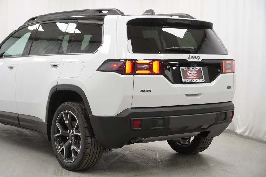 New 2026 Bright White Clear-Coat Exterior Paint Jeep Overland image 12