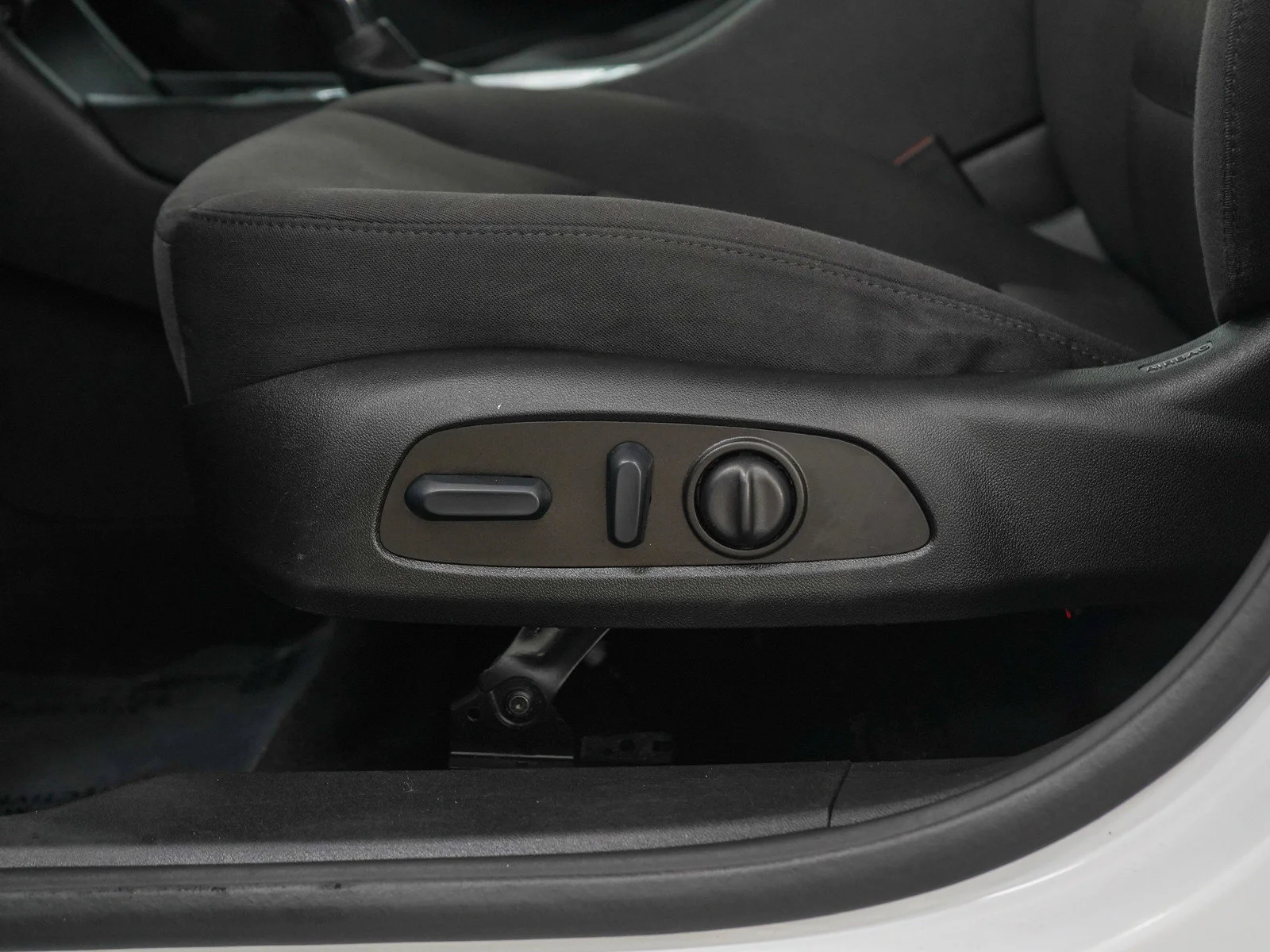 Used 2022 Summit White Chevrolet LT image 21