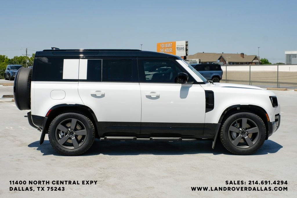 New 2026 Fuji White Land Rover X-Dynamic SE image 5