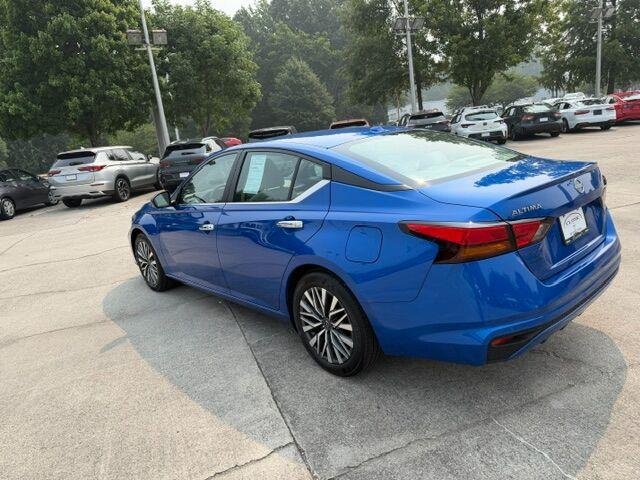 Used 2025 Bluestone Pearl Nissan SV image 2
