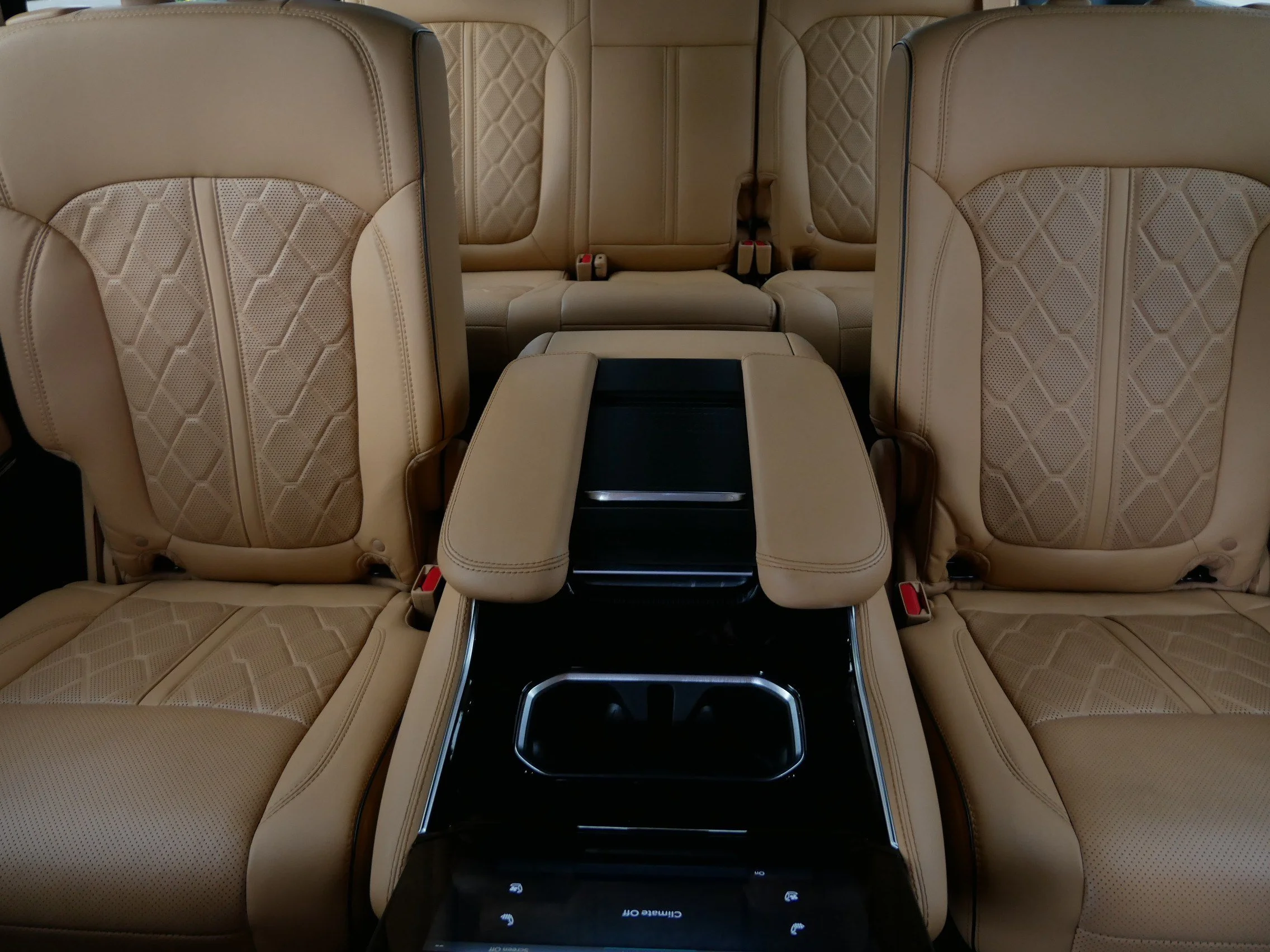 Used 2025 Diamond Black Crystal Pearlcoat Jeep Series III Obsidian image 13