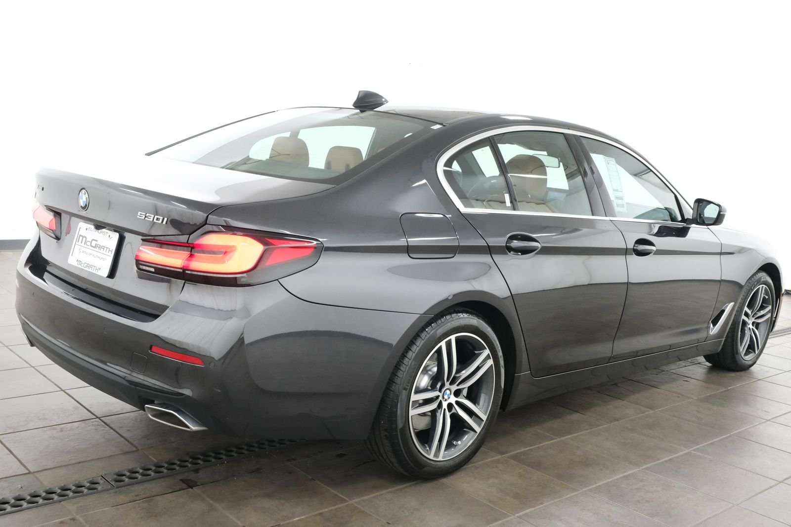 Used 2023 Dark Graphite Metallic BMW 530i xDrive image 5