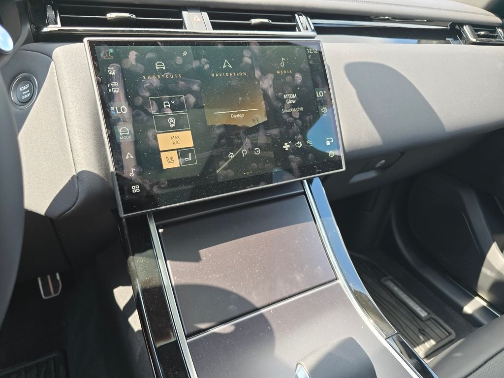 New 2026 Fuji White Land Rover Dynamic se image 43