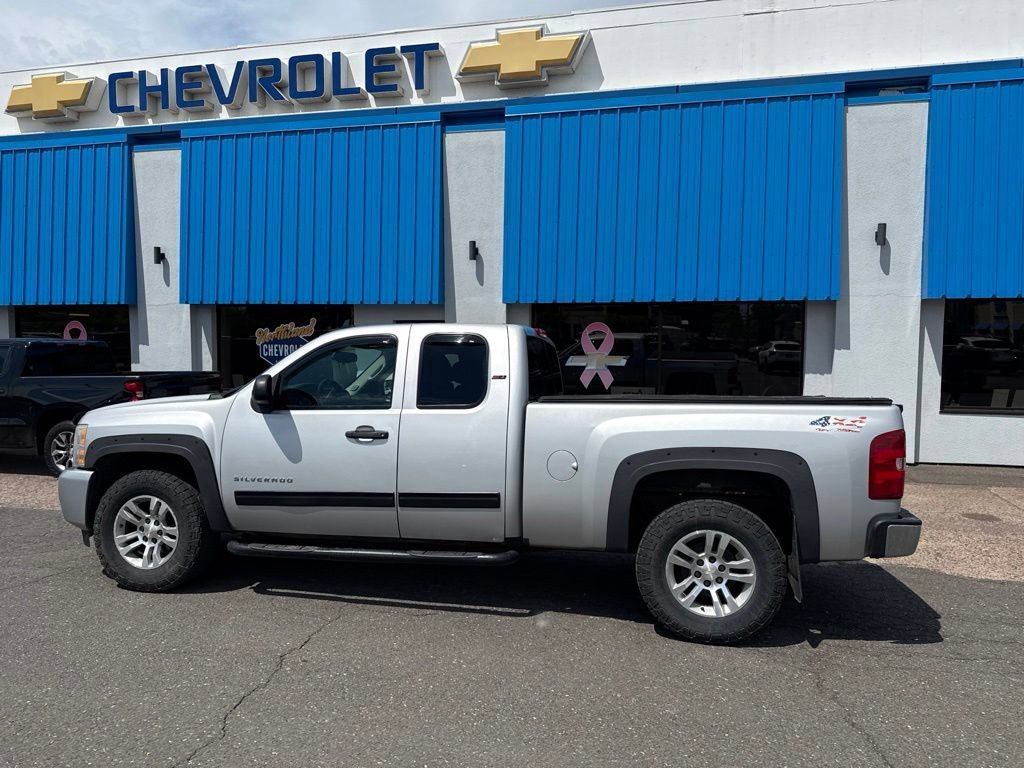 Used 2011 SHEER SILVER METALLIC Chevrolet LT image 15