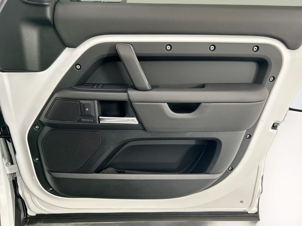 New 2026 Fuji White Land Rover X-Dynamic SE image 24