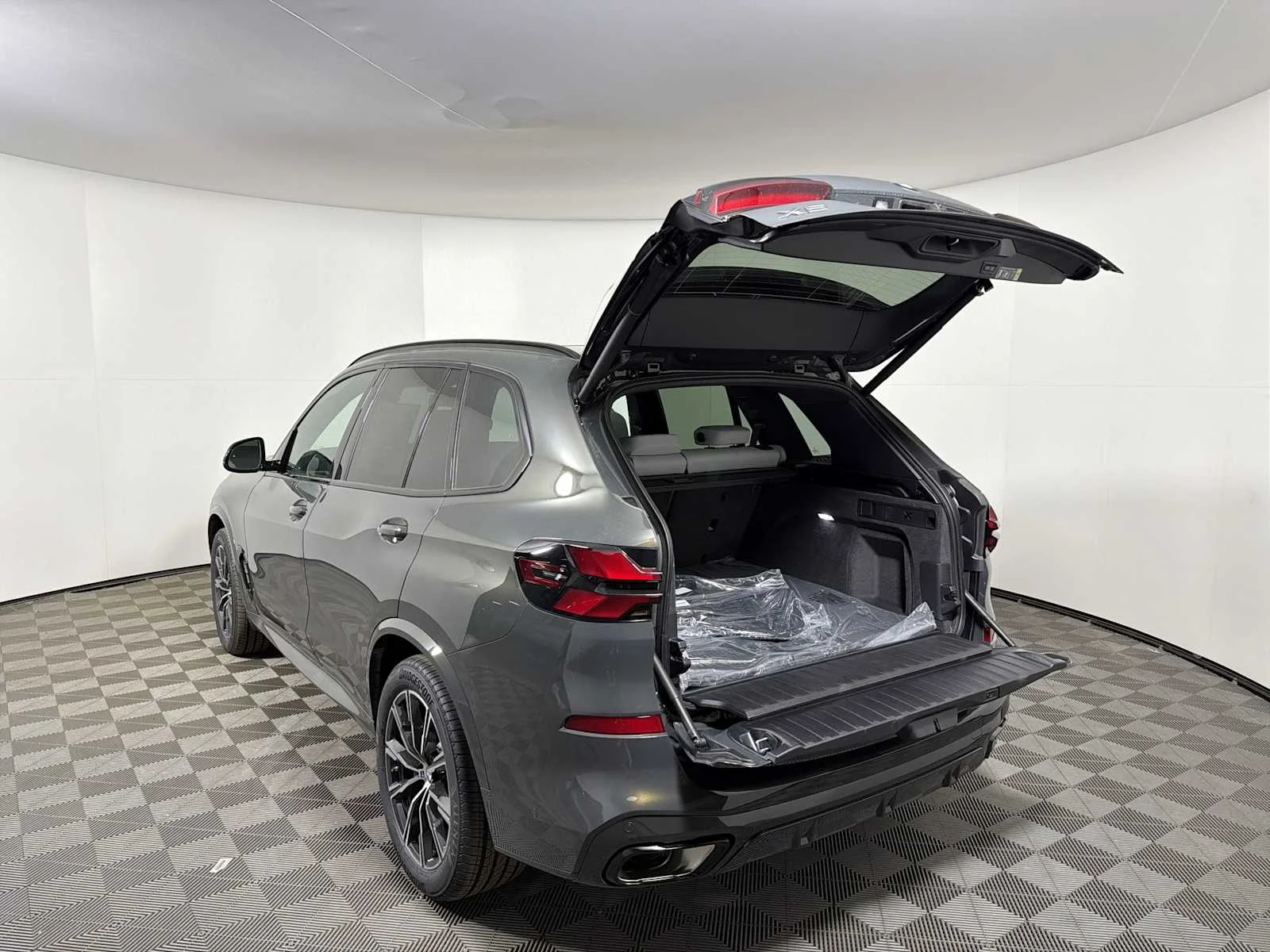 New 2026 Dravit Grey Metallic BMW xDrive40i image 20