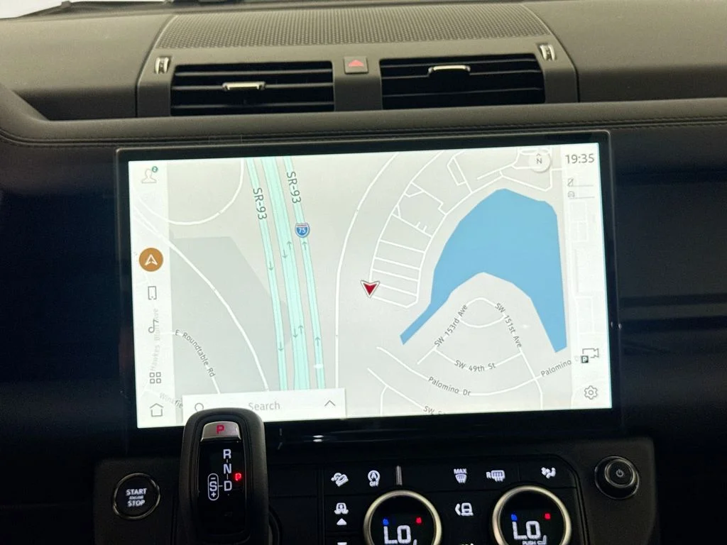 New 2026 Fuji White Land Rover X-Dynamic SE image 13