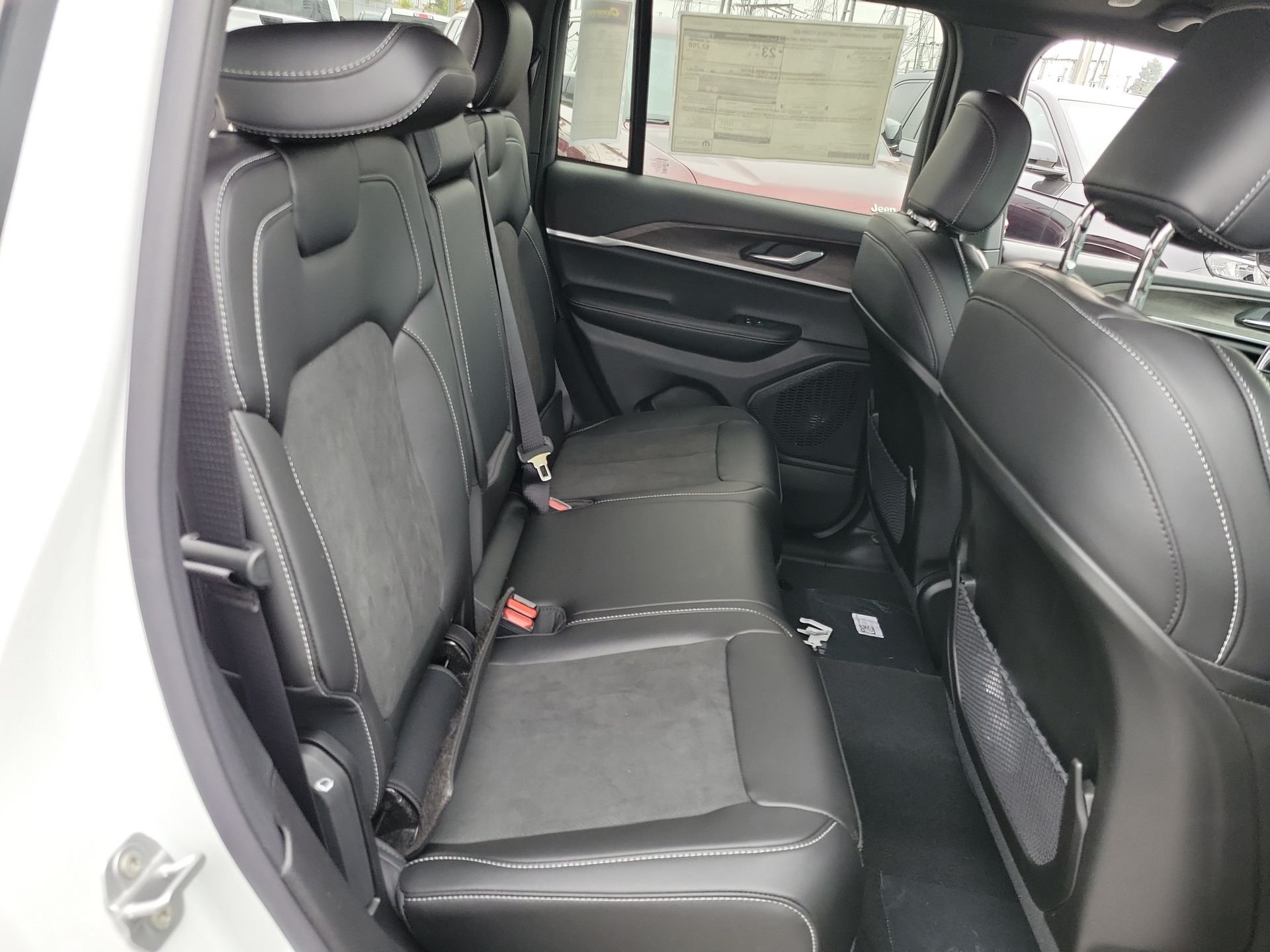 New 2026 Bright White Clear-Coat Exterior Paint Jeep Altitude image 15
