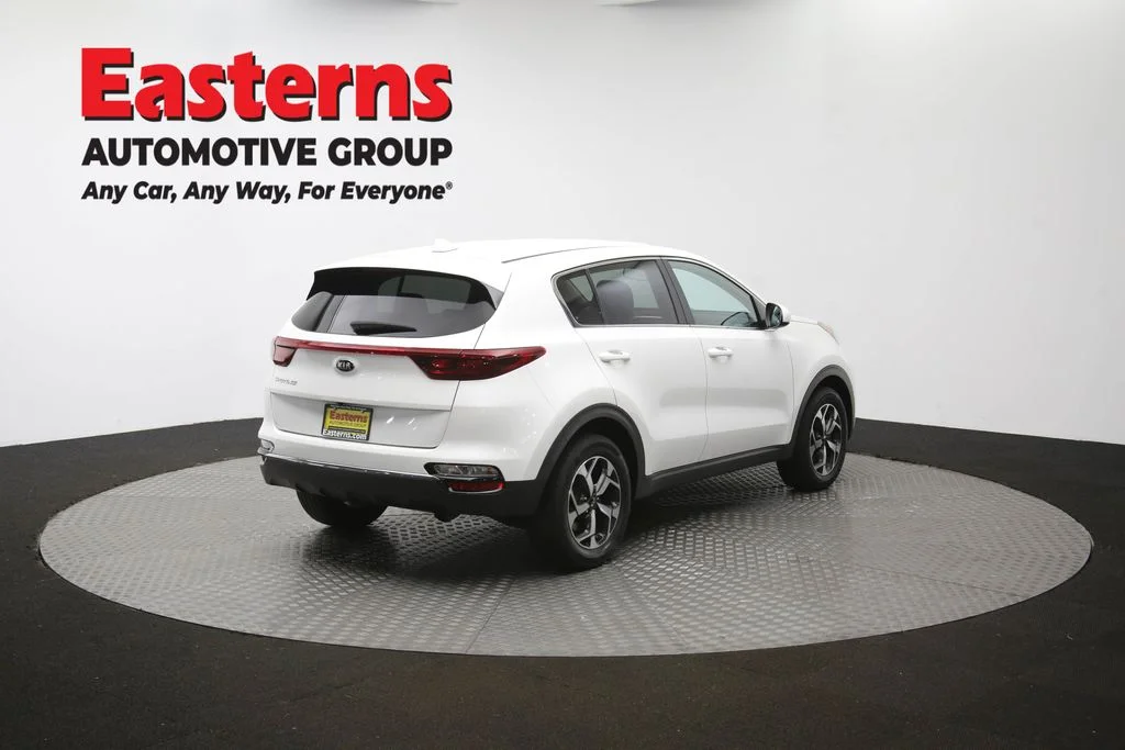 Used 2022 White Kia LX image 34