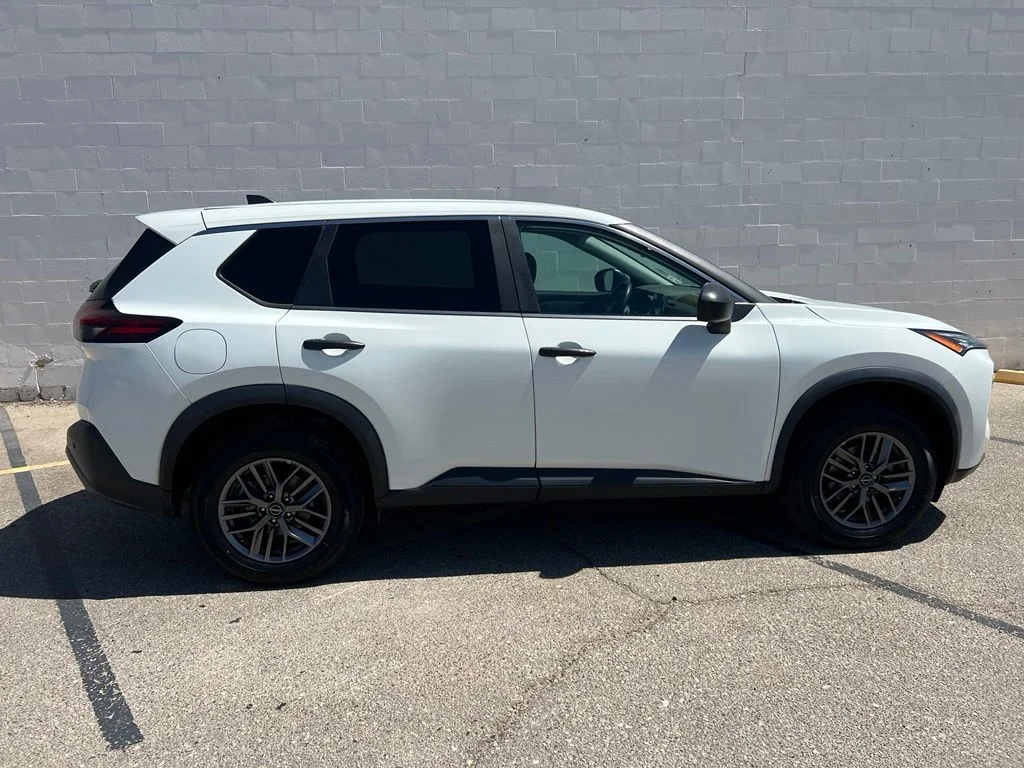Used 2023 Glacier White Nissan S image 9