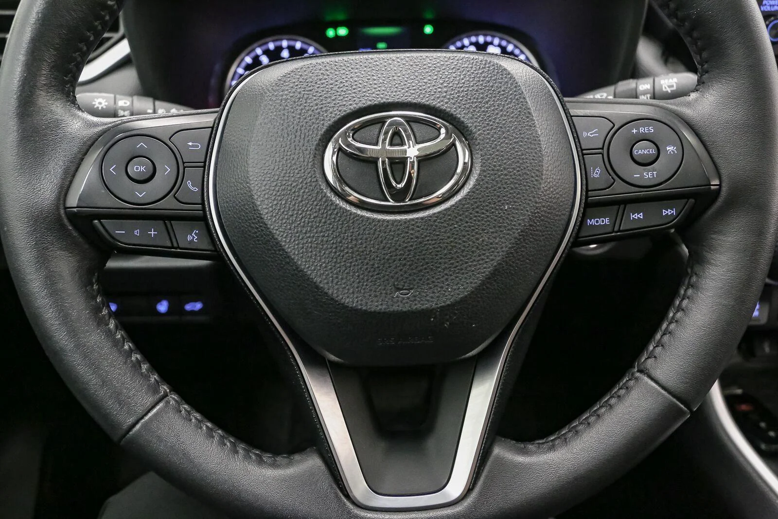 Used 2020 Magnetic Gray Metallic Toyota XLE Premium image 35