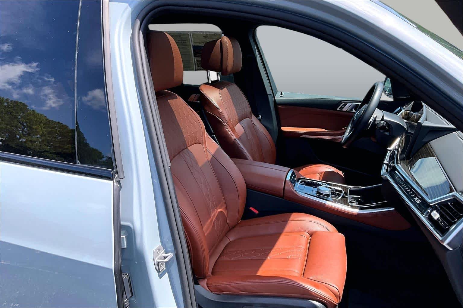 Used 2025 Brooklyn Grey Metallic BMW xDrive40i image 9