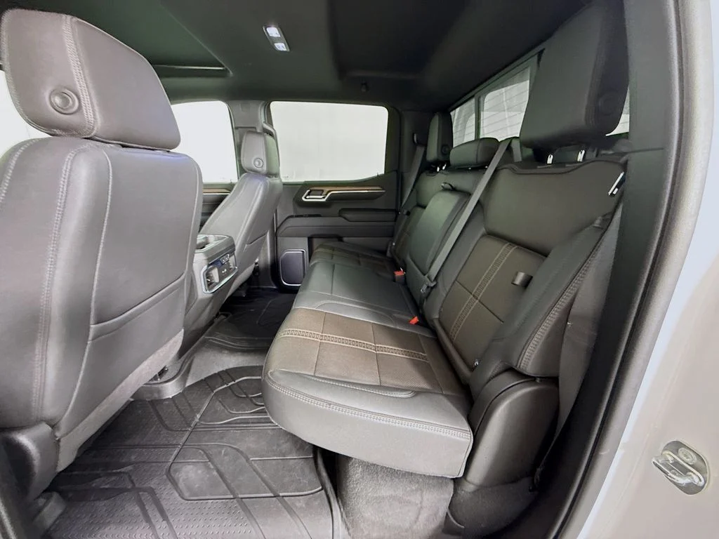 Used 2023 Pearl Chevrolet High Country image 20